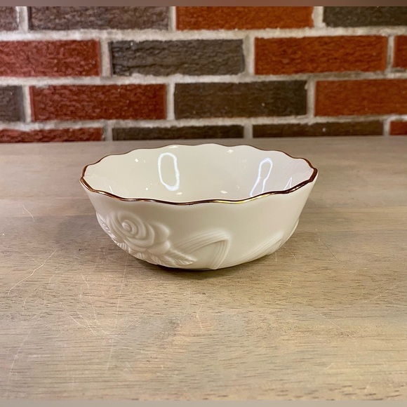 Vintage Lenox Rose Blossom Bowl Cream‎ Gold Trim Fine China Scalloped - Picture 4 of 11